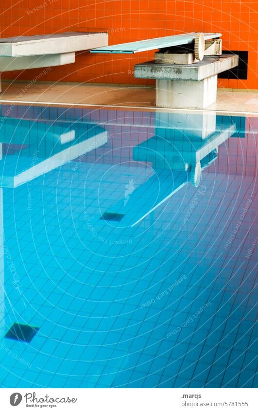 ones Swimming pool indoor pool Orange Blue Water Aquatics Swimming & Bathing Sports Jump Springboard High diving Brave diving platform