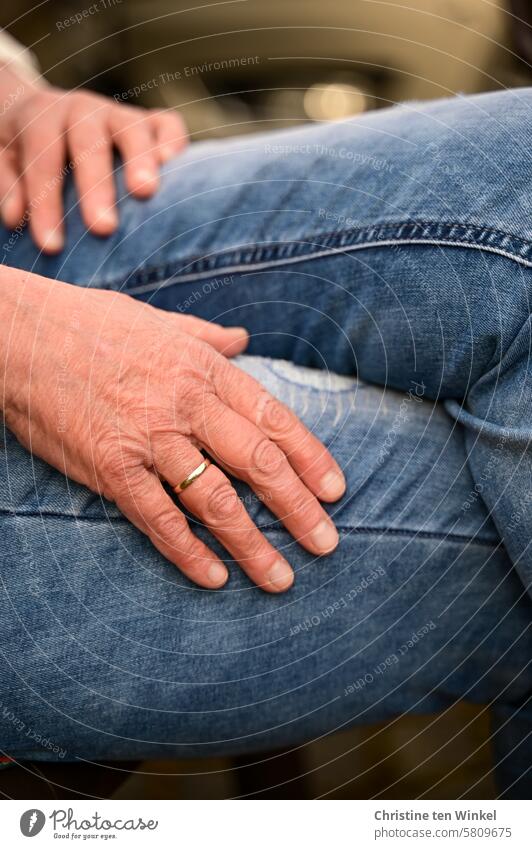 take a break hands Legs Woman Fingers jeans Hand Human being Sit Skin Wedding band Cozy Relaxation relax chill rest Easygoing Break out crease wrinkled Outdoors