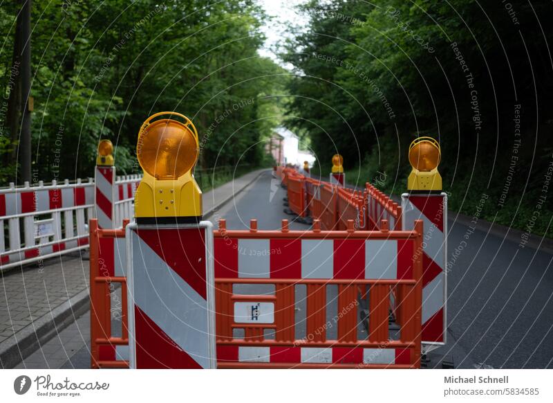 construction site Construction site Wait Transport Single-lane Traffic infrastructure Signs and labeling Warn Warning lights cordon Safety Street Barrier