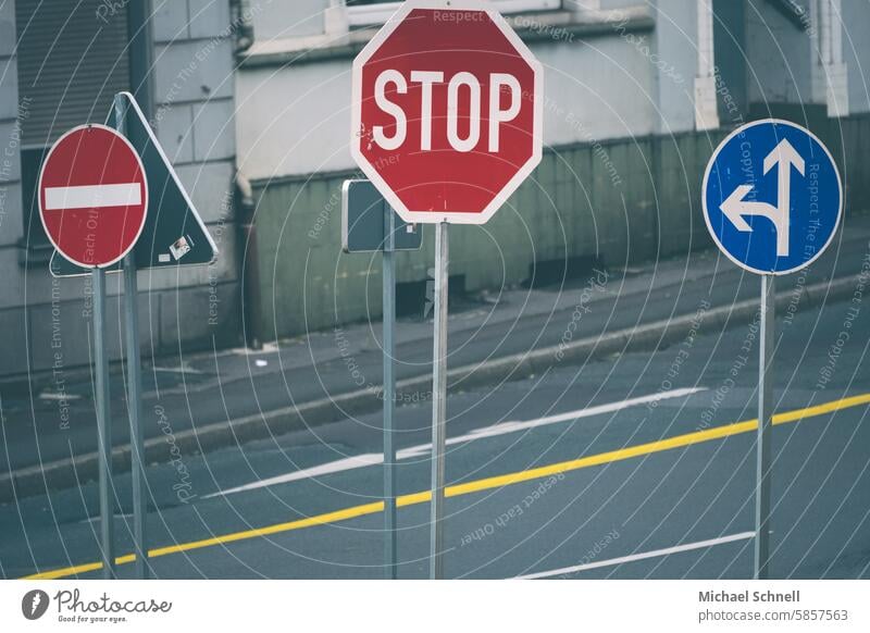 ... what now, you forest of signs? Sign forest Confusion confused Muddled Unclear Ambiguity dishevelled Signs and labeling havoc traffic chaos Signage Chaos