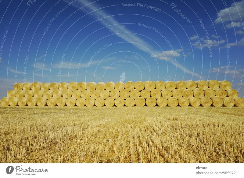 Stacked large bales of straw on a stubble field Bale of straw Straw Big bales Stubble field harvest season July Summer stacked Straw price Straw storage Field