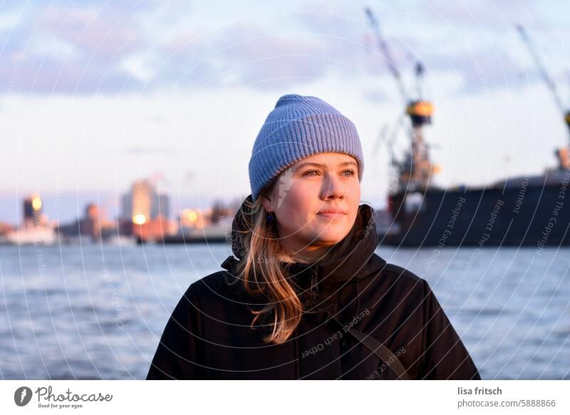 WINTER - HAMBURG - ELBE - EVENING SUN Woman 18 - 30 years Winter Cap Jacket Elbe Water Tourism tourist Elbe Philharmonic Hall Hamburg Sightseeing pretty