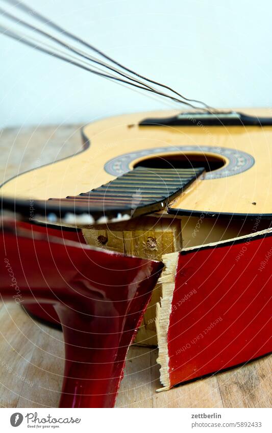 Broken guitar broken Guitar domestic music tool Music Musical instrument Repair Musical instrument string stringed instrument Damage Accident Insurance