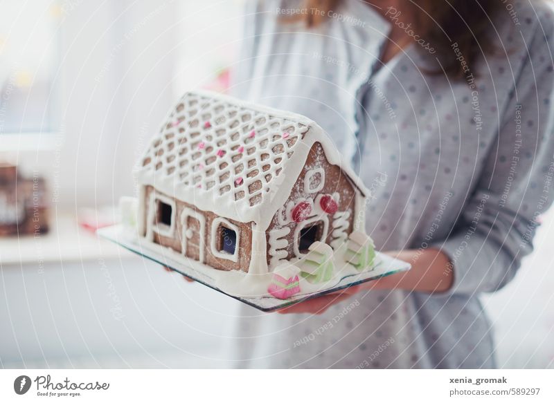 KITCHEN-LIVING HOUSE Food Joy Happy Leisure and hobbies Playing Feasts & Celebrations Human being Feminine Build Delicious Beautiful White Emotions Moody