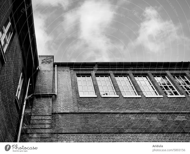 Volksdorf subway station Building Architecture Window House (Residential Structure) Underground Train station Subway station Public transit Hamburg