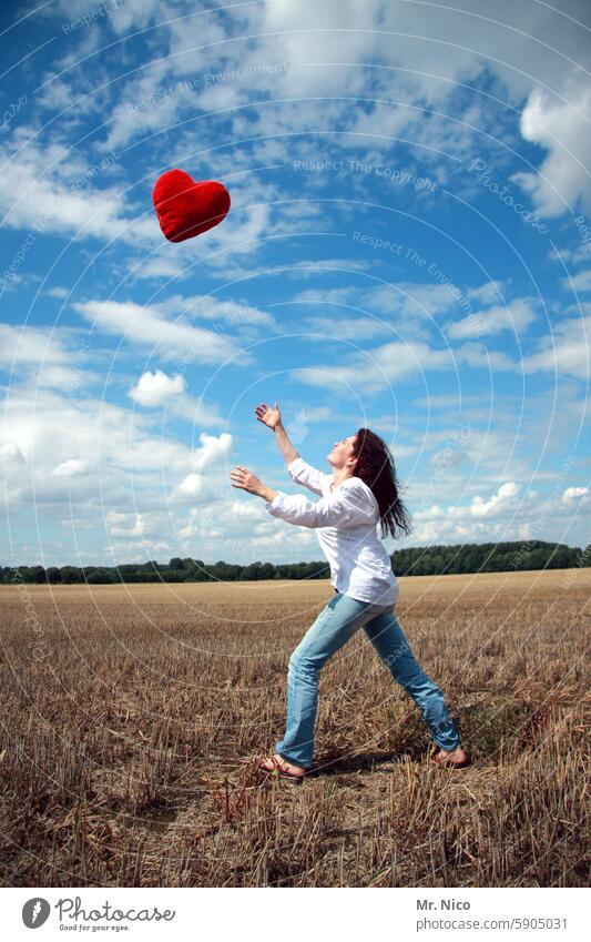 Heart above head Emotions Happy catch Symbols and metaphors Landscape Beautiful weather Sky Romance With love Sincere Heart-shaped heartfelt desire