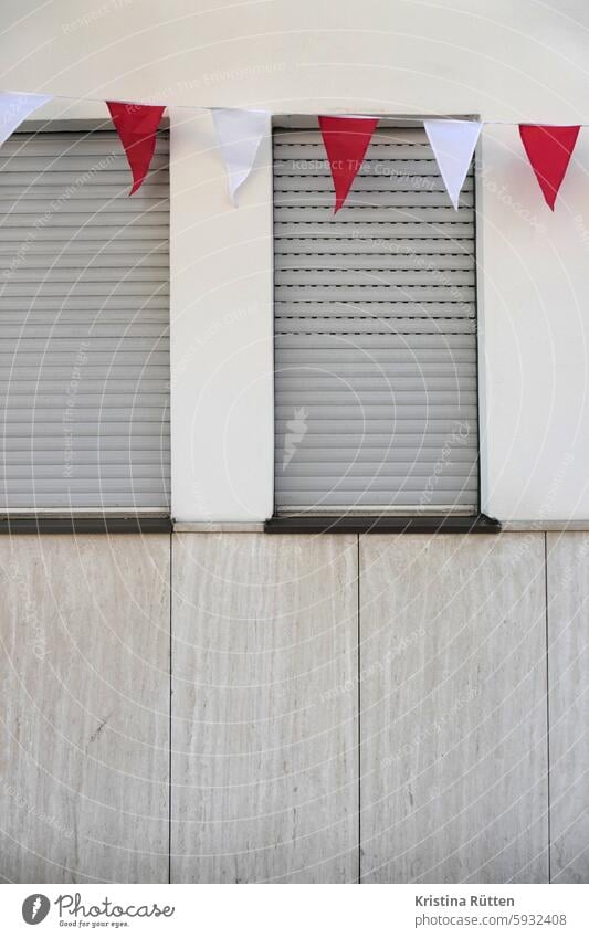 decorated and abandoned pennant chain flag Paper chain Red White roller shutter blinds Window Closed forsake sb./sth. Adorned decoration Decoration