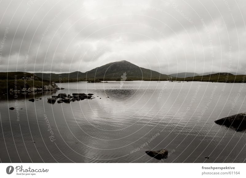 hole nan eilean Scotland Hiking Lake Pond Hill Clouds Waves Gray Gloomy Dark Dreary Loneliness Fog Western islands Landscape Water Mountain regenerative grey