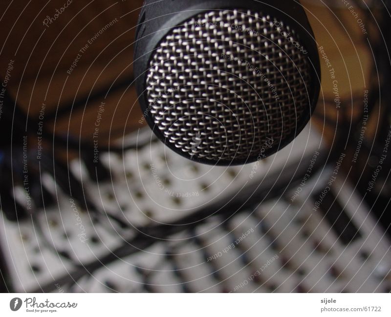 Speak in ! Microphone Plop! Grating Black Workshop Sound engineering Mixing desk Bland Buttons Metal Protection Statue Dynamics Tone Silver Technology Language