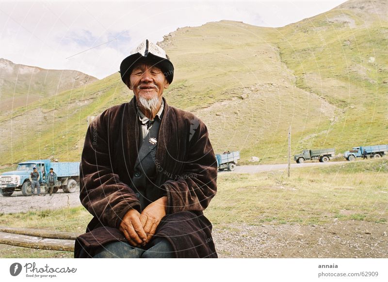 serenity Man Asia Tajikistan Border Facial hair Kyrgyzstan Human being Portrait photograph Serene Calm Old Mountain Exterior shot Indigenous Asians Costume