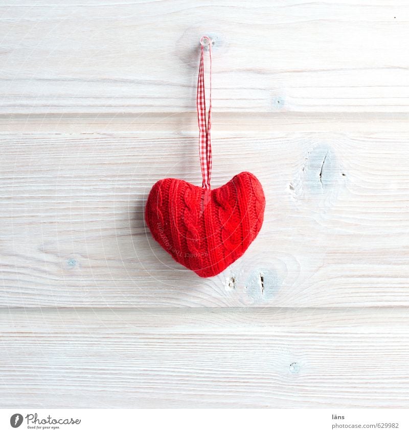 heart Heart Pain Love Wall (building) Suspended Jewellery decoration Lovesickness Emotions Joy Friendship matter of the heart Infatuation Romance Happy Sympathy