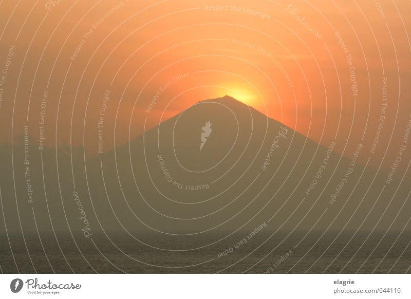 Volcano Silhouette Vacation & Travel Trip Fire Water Sun Ocean Island Observe Relaxation To enjoy Illuminate Dream Exceptional Happy Infinity Brown Yellow Gray