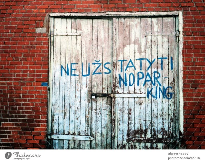 Close the door. Wall (barrier) Brick Broken Daub White Red Wooden gate Closed Wall (building) Door Gate Redecorate old paint Castle Blue Characters