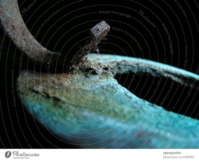 The element "copper" Watering can Transience Green Black Macro (Extreme close-up) Copper Part accrual system cu Detail copper pouring can Blue