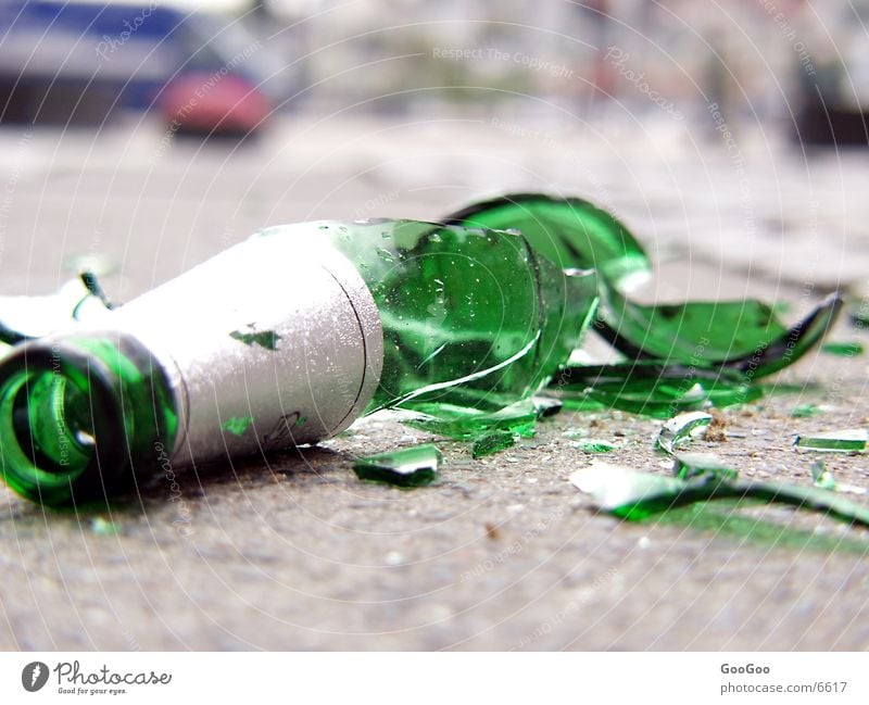 Broken glass Alcohol-fueled Shatter Macro (Extreme close-up) Close-up Bottle of beer Street