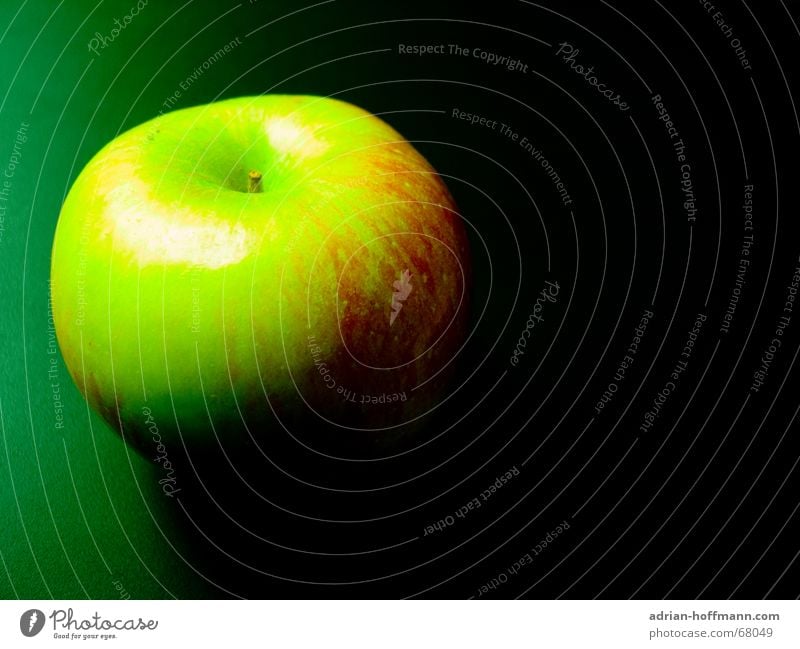 C.S.I. Fairy Tale Forest: Exhibit A Green Red Black Poison Poisoned Fairy tale Threat Uncomfortable Apple Fruit Shadow Anger evil queen Murder Ambush