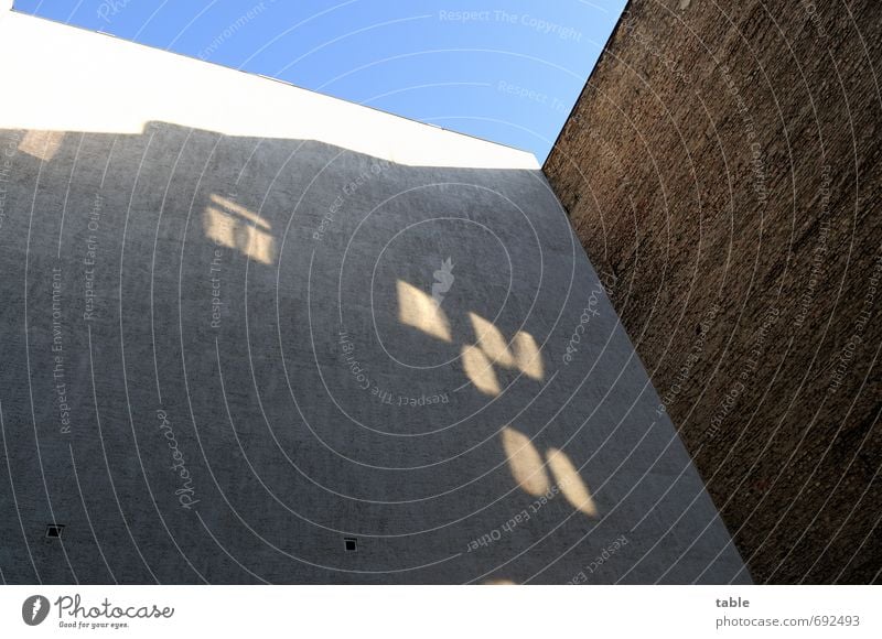 all just facade... Sky Cloudless sky Berlin Town Old town House (Residential Structure) Old building Backyard Wall (barrier) Wall (building) Facade Stone