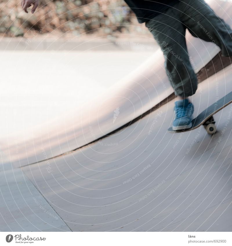 on deck Leisure and hobbies Skateboard Halfpipe Masculine Boy (child) Legs Feet 1 Human being Stand Cool (slang) Athletic Joie de vivre (Vitality) Optimism