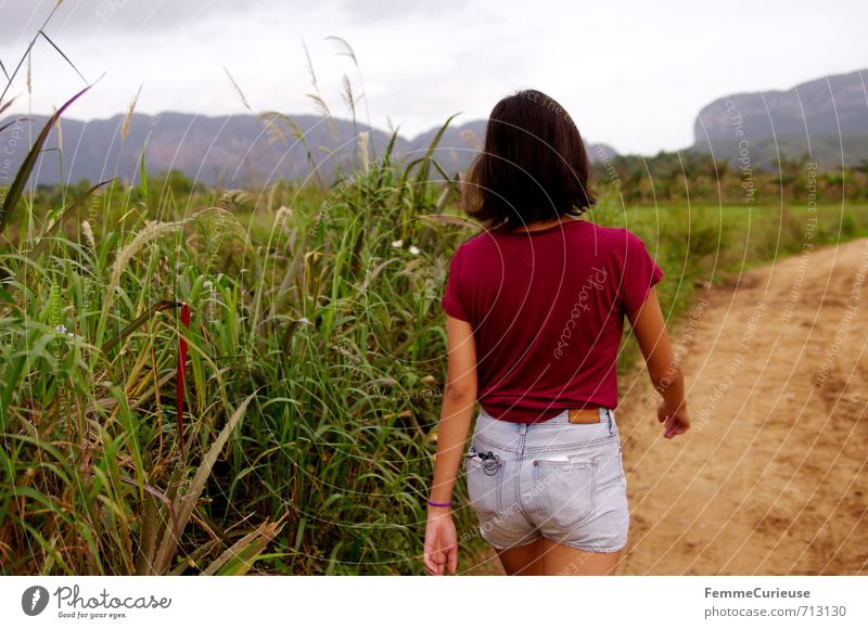 Viñales. (II) Feminine Young woman Youth (Young adults) Woman Adults 1 Human being 13 - 18 years Child 18 - 30 years Nature Landscape Adventure Contentment