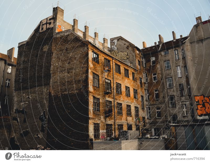 Ambush in Prenzlauer Berg Town house (City: Block of flats) Facade Chimney Fire wall Backyard Gloomy Decline Past Commercial building Ravages of time