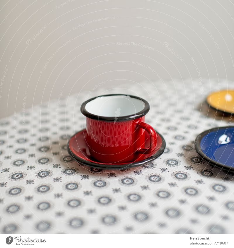 Tablecloth(s) Living or residing Interior design Decoration Metal Beautiful Retro Round Clean Blue Yellow Gray Red Cup Coffee cup Tea cup Coaster Multicoloured