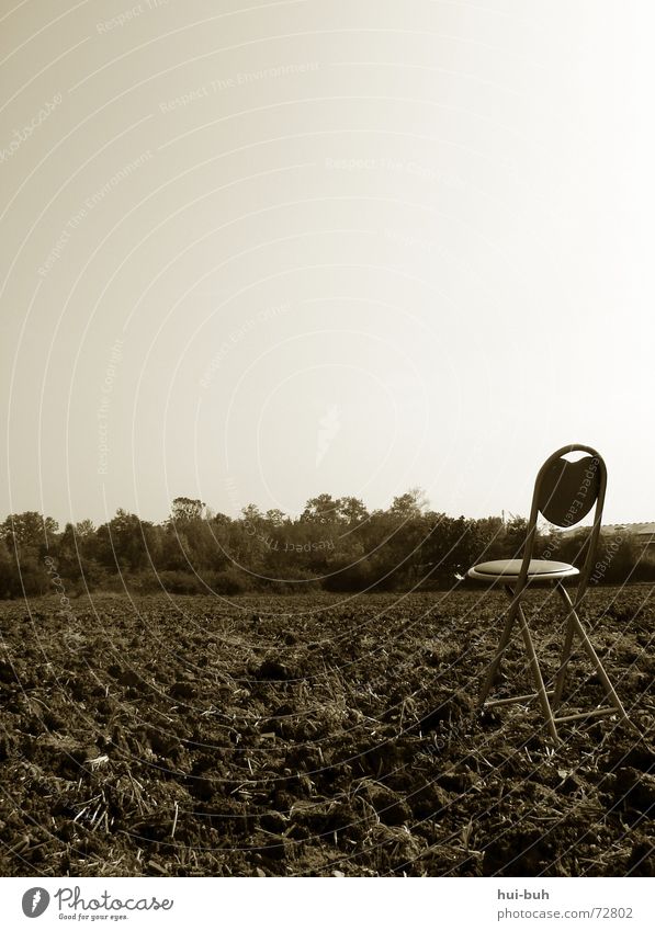 "Dig in the folding chair! " Iron Loneliness Forest Edge Wheat Attendant Bolster Furniture Room Palace Chair alone Earth Dirty Old trohn Camping chair King