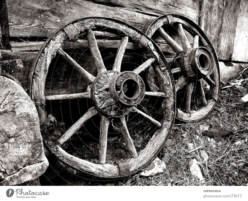 2WHEEL Wood Black White Italy South Tyrol Campill Self-made Round 10 Farm Dark Wheel Black & white photo lungiarü Spokes ladinia Contrast Coil Bright dozy grub