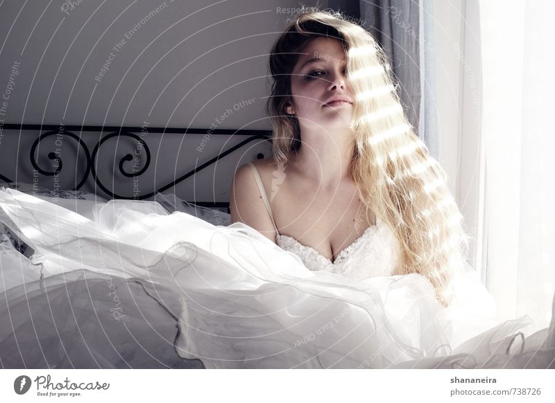 bride in the sun Fashion Dress Wedding dress Tulle Blonde Long-haired Happy Joie de vivre (Vitality) Spring fever Warm-heartedness Love Infatuation Loyalty