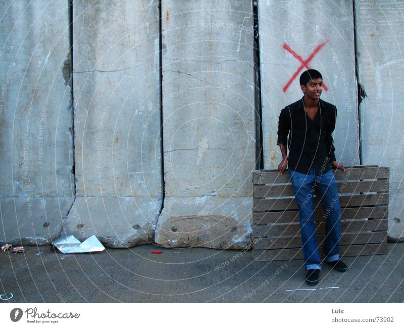 stage, marks and concentration Wood flour Guy young youth denim Jeans T-shirt black cement Trashy garbage red Mark cross lines