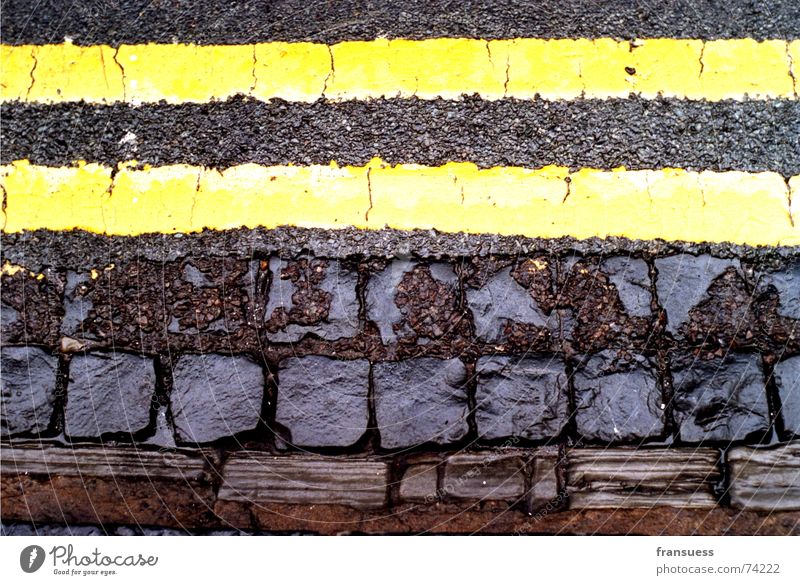 oxford street Asphalt Yellow Brown Black Wet Dividing line Parallel Driving Stripe Edge Wayside Curb Street Stone Line Lanes & trails