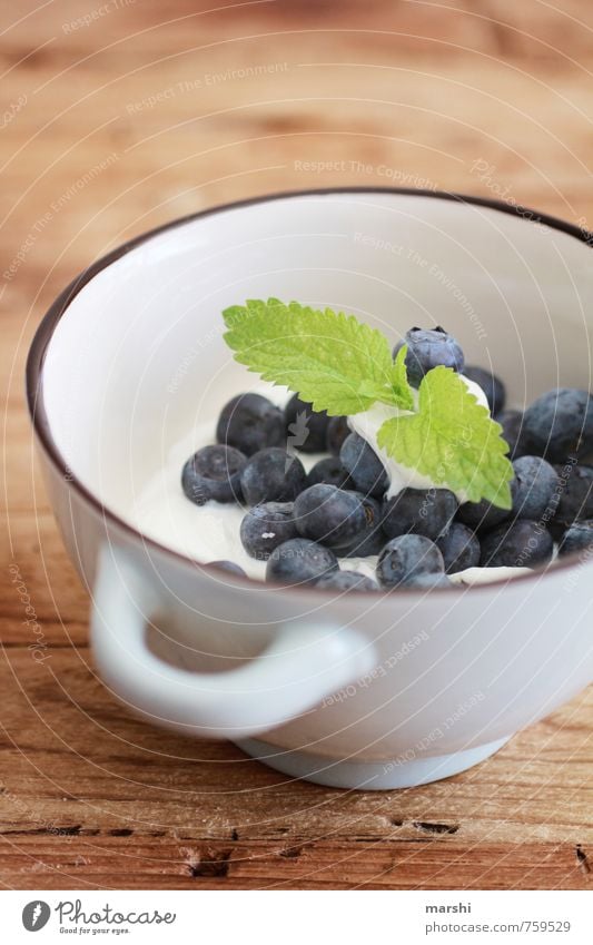 Quark with berries Food Fruit Nutrition Eating Vegetarian diet Diet Delicious Emotions Healthy Blueberry Snack Skimmed milk Lemon Balm Bowl Essen Appetite