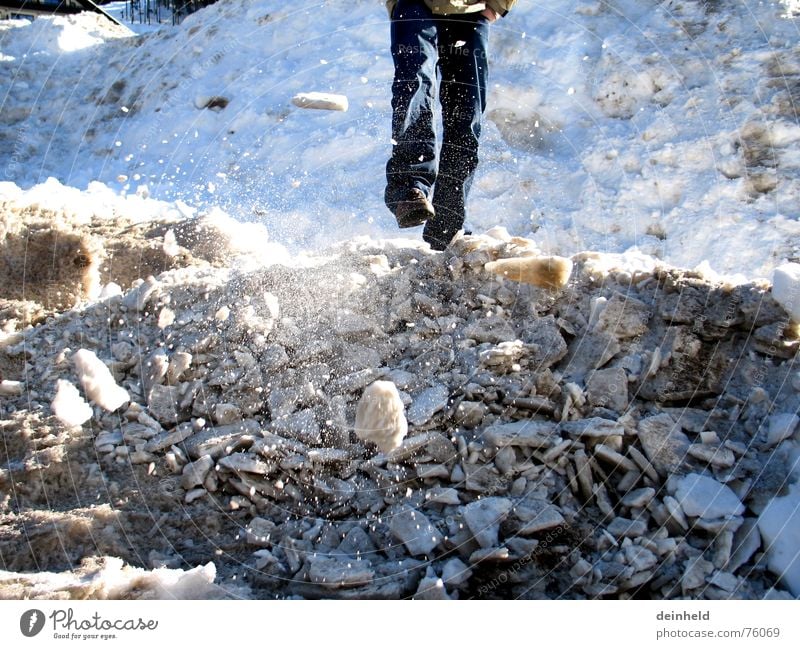 Snow flying around Pile of snow Snow mountain Cold Speed Winter Skier Playing Fragment Tread iced lump Ice Movement Feet Mountain Blue