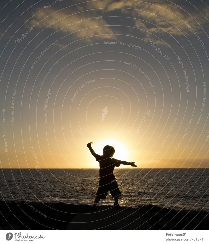 Silhouette II Lifestyle Vacation & Travel Freedom Summer Ocean Human being Masculine Child 1 3 - 8 years Infancy Sky Sunrise Sunset Beautiful weather Dance