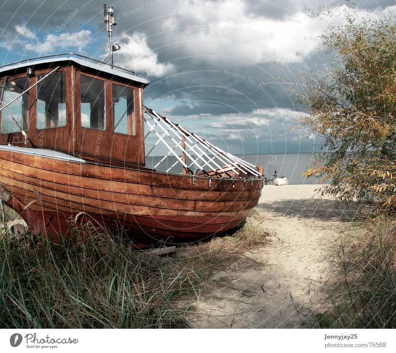 aground Fishing boat Watercraft Beach Fisherman Usedom Bansin Bathing place Angler Ocean Autumn Sky Coast Baltic Sea beach sb. run aground