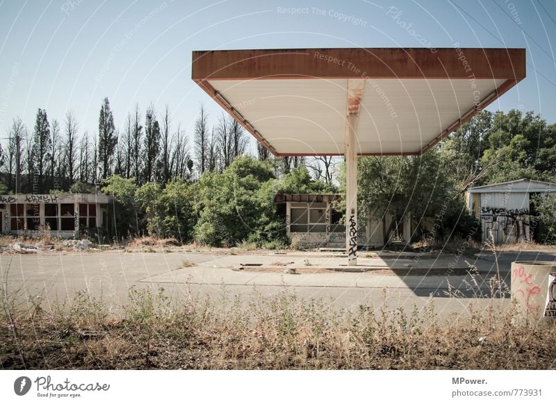 2073 Building Roof Transport Motoring Old Dirty Petrol station Going Rust Broken Destruction Oil Gasoline Diesel Overgrown Colour photo Exterior shot Deserted