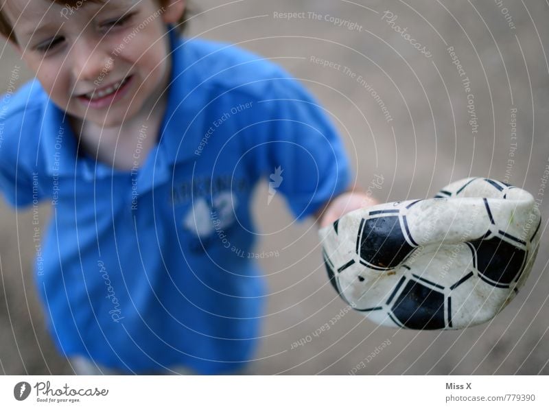 Air out Playing Sports Ball sports Loser Soccer Football pitch Human being Masculine Child Boy (child) 1 3 - 8 years Infancy Sadness Cry Broken Emotions Moody