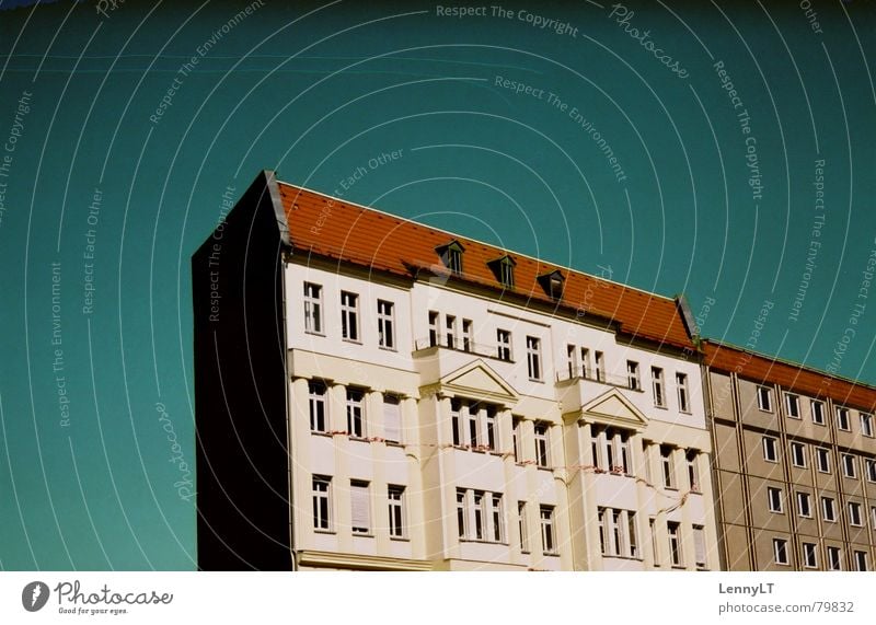 POOR LONESOME HOMEBOY Hover Individual Town house (Terraced house) Green Vapor trail Empty House (Residential Structure) Beige Soft Turquoise Loneliness Flat