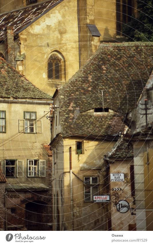 Sibiu / Sibiu I Romania Siebenbürgen Europe Culture Building Roof Town Street sign Window Middle Window board Manmade structures Occident 2007 Historic