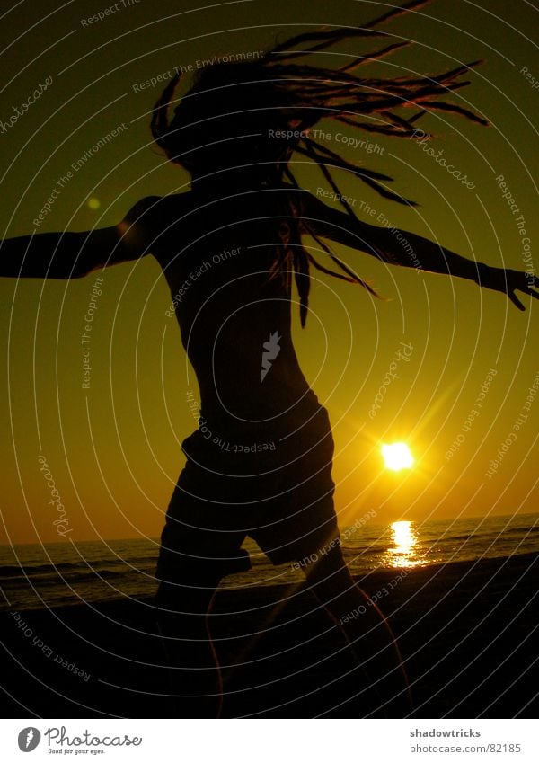 PAUL Kitsch Yellow Ocean Dreadlocks Hair and hairstyles Red Light Sunbeam Aperture Patch of light Calm Sensitive Black Back-light Silhouette Sunset Sunrise