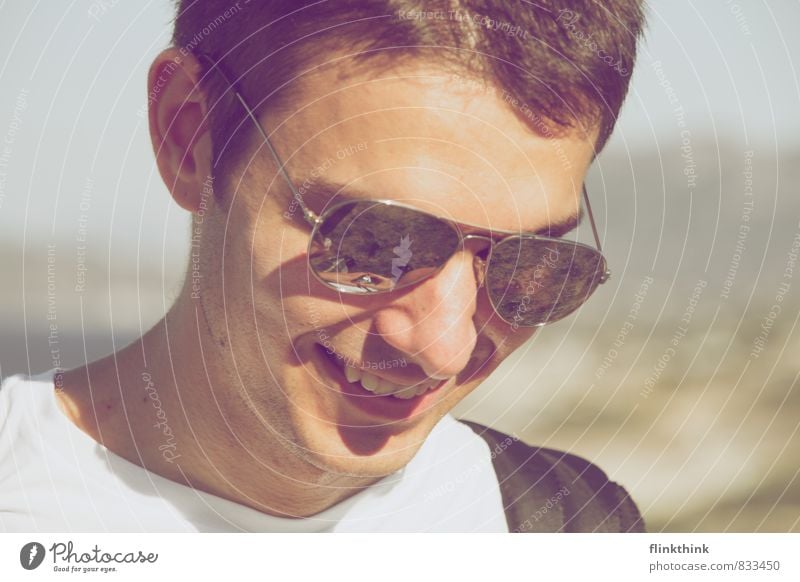 buzzer time Human being Masculine Young man Youth (Young adults) Adults Head 13 - 18 years Child 18 - 30 years Smiling Laughter Sunglasses Summer vacation