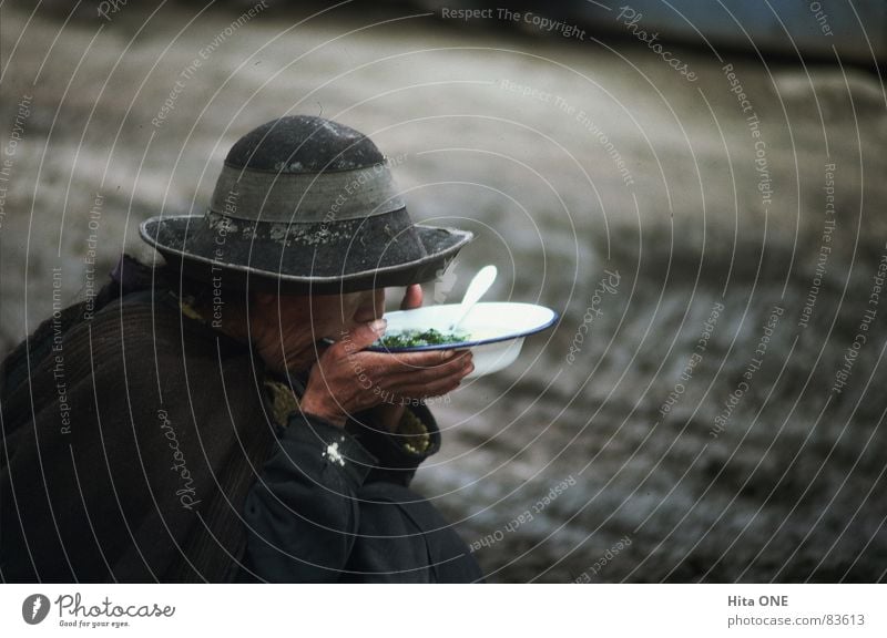 Lunch Time Felt hat Tablespoon Drinking Soup Meal Poverty Cold Gloomy Gray Indio Guatemala South America Plate Spoon Hand Abscond Loneliness Nutrition Unadorned