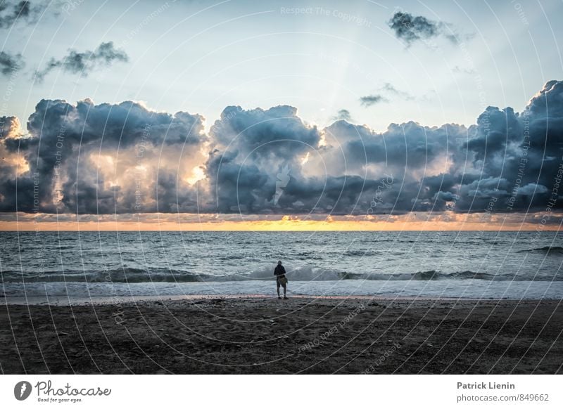 Man at Sea Wellness Harmonious Well-being Contentment Senses Relaxation Vacation & Travel Trip Adventure Far-off places Freedom Summer Summer vacation Sun