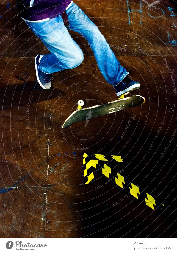 arrow - 360 Flip 4c II Youth culture Halfpipe Striped Pattern Wood Jump Action Sports Skateboarding Style Easygoing Salto Yellow Kickflip Trick Hop Griptape