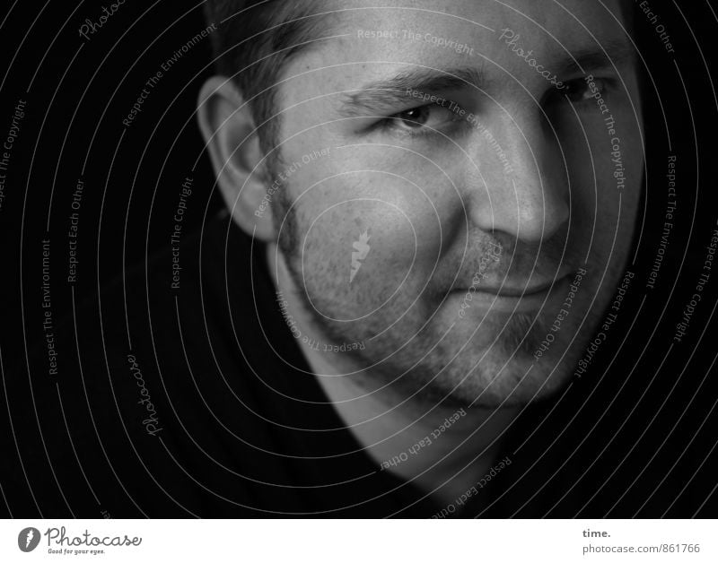 . Masculine 1 Human being 30 - 45 years Adults Short-haired Designer stubble Smiling Friendliness Serene Patient Calm Identity Communicate Contact Concentrate