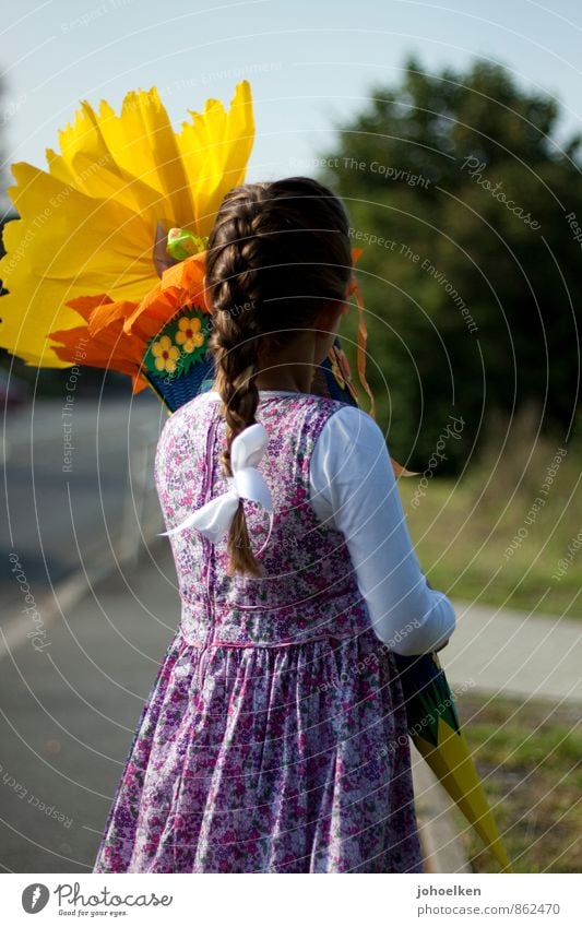 Enrollment, look ahead. School First day at school Elementary school School candy cone Feminine Child Girl 1 Human being 3 - 8 years Infancy Dress Jewellery