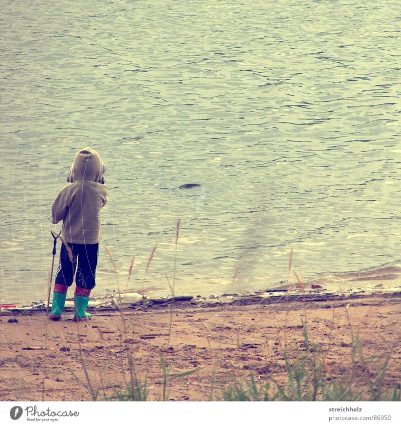 Alone in freedom Lake Fishing (Angle) Body of water Ocean Child to be baptized Navigation Water container Hydrophobic Cast Mineral water Arctic Ocean