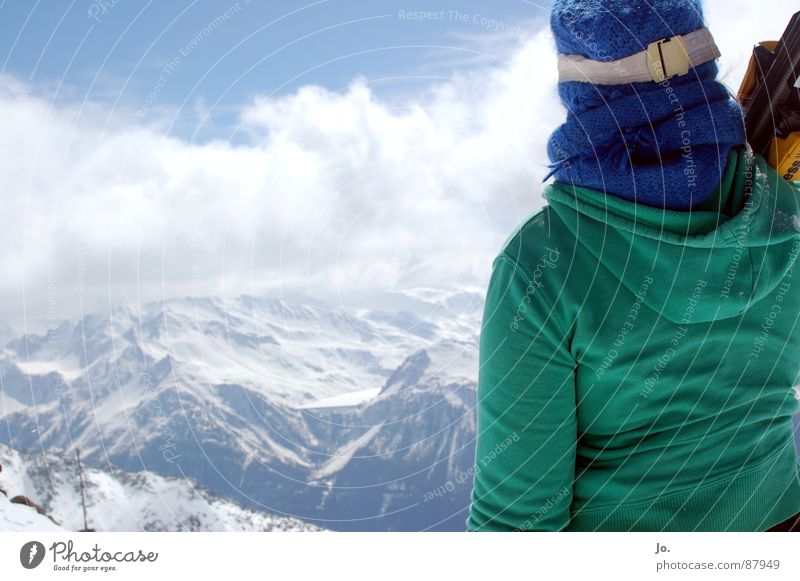 ski bunny Skier France Woman Cap Green Winter sports Les 3 Vallées Mountain