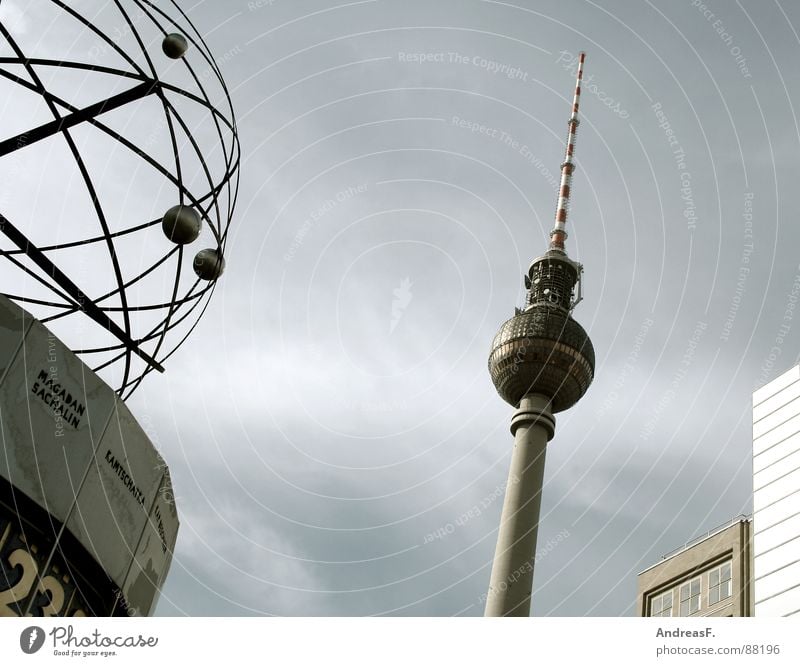 Kamchatka vs. Berlin Alexanderplatz Downtown Berlin Clock Time World time clock Transmitting station 23 Meeting point Landmark Monument Traffic infrastructure