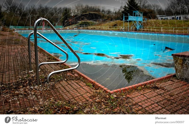 pool Swimming pool Bathroom Open-air swimming pool Leisure and hobbies Autumn Summer Old Empty Vacancy Loneliness Grief Pool border East Saxony-Anhalt Forget