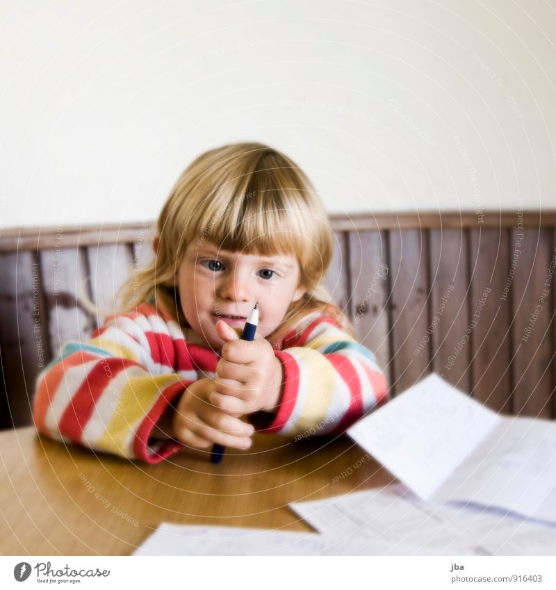 fascination Contentment Painting (action, artwork) Table Bench Child Study Feminine Toddler 1 Human being 1 - 3 years Stripe Long-haired Looking Fascinating